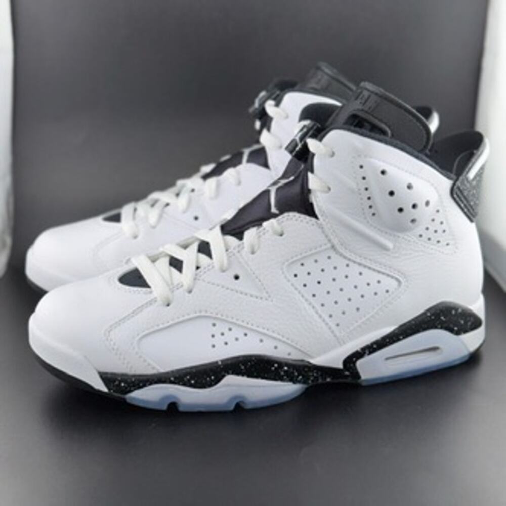 Jordan 6 Retro Reverse Oreo - Picture 2 of 5